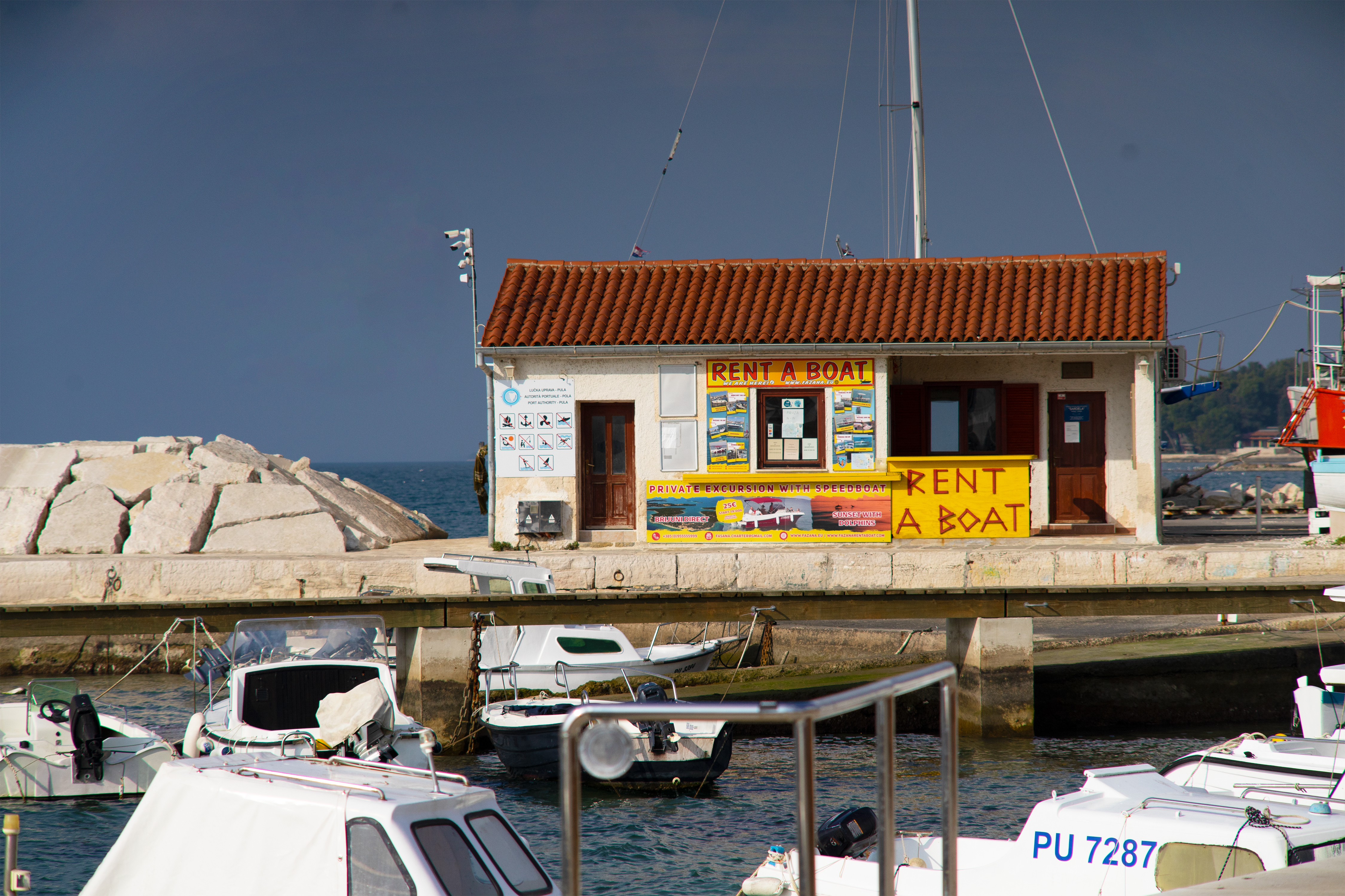 An image of a dock with boats near the seaside. Creative Commons
